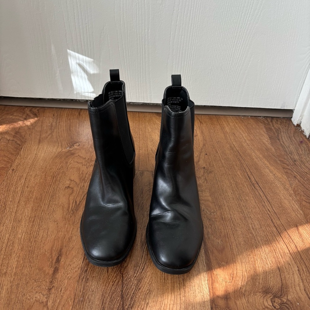 Kenneth Cole Reaction Black Ankle Boots